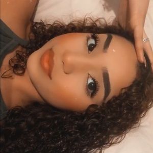 Meet your Posher, Aisha